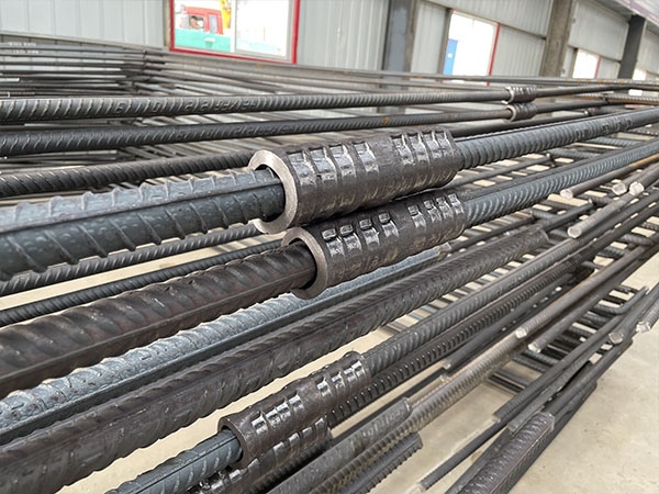 冷擠壓鋼筋套筒施工現(xiàn)場-7.jpg
